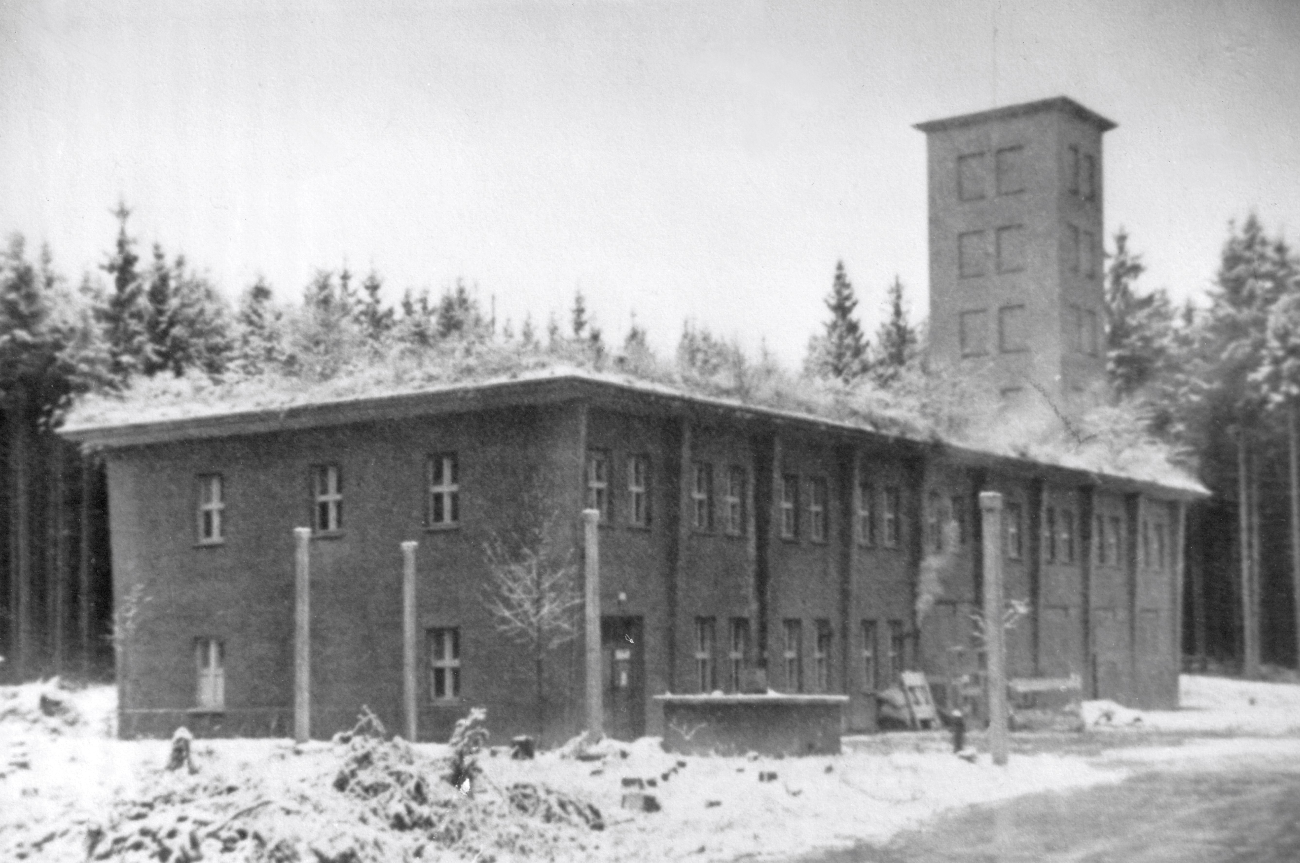 Ehemalige Feuerwache der Dynamit AG, 1946 
Foto: Archiv des Neugablonzer Industrie- und Schmuckvereins bzw. C. Keim)