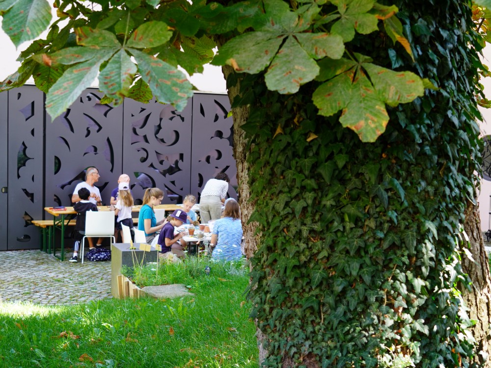 Kreativ im Museumshof (Foto: Stadtmuseum Kaufbeuren)