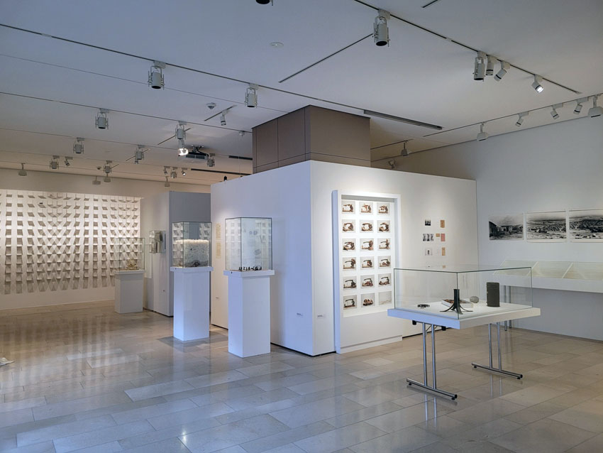 Blick in die Sonderausstellung „]…[Gedächtnisfinsternis“ im Stadtmuseum (Foto: Cornelia Renz)