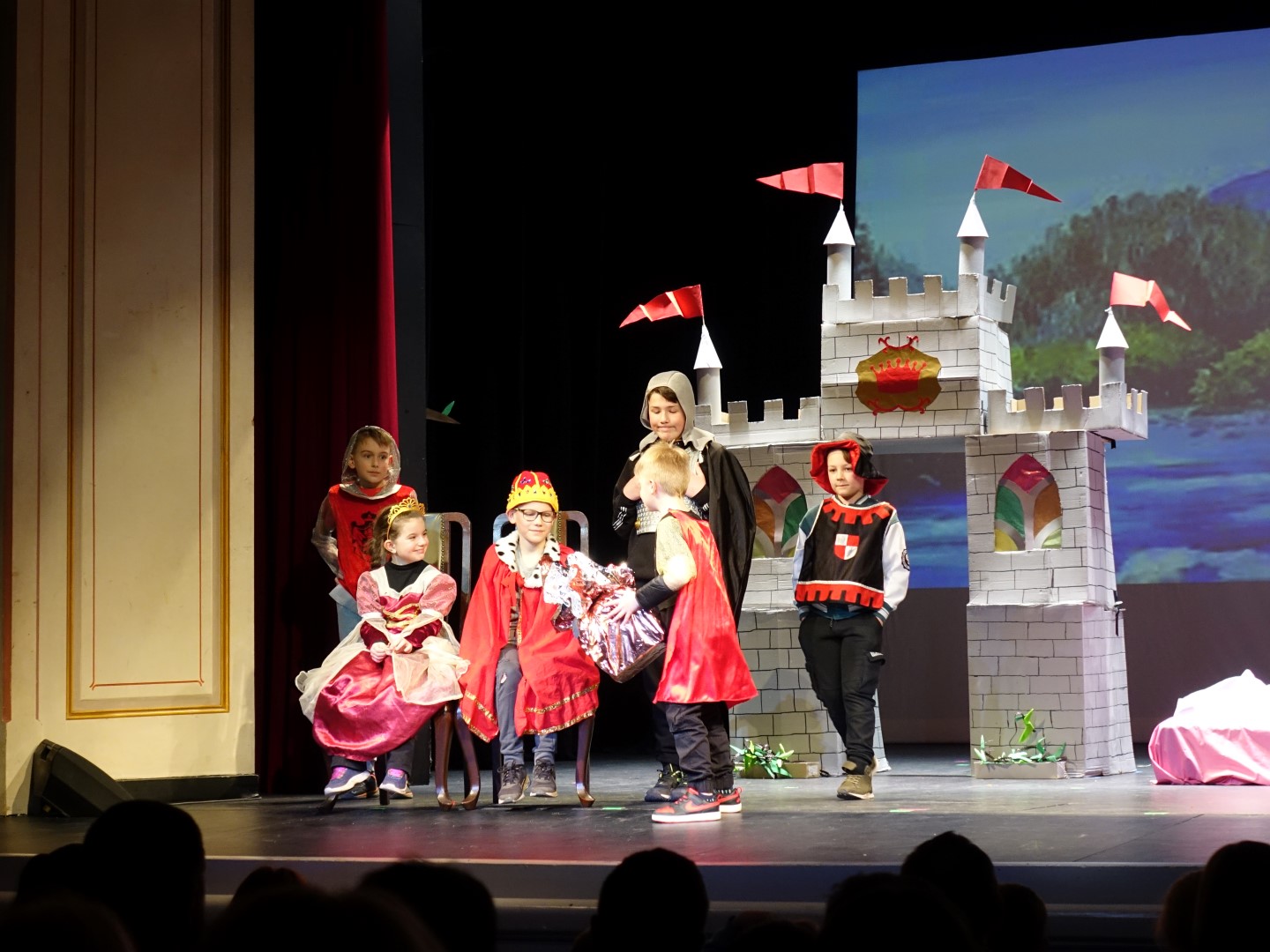 Die Aufführung der Kinder im Stadttheater. Bilder: Stadt Kaufbeuren