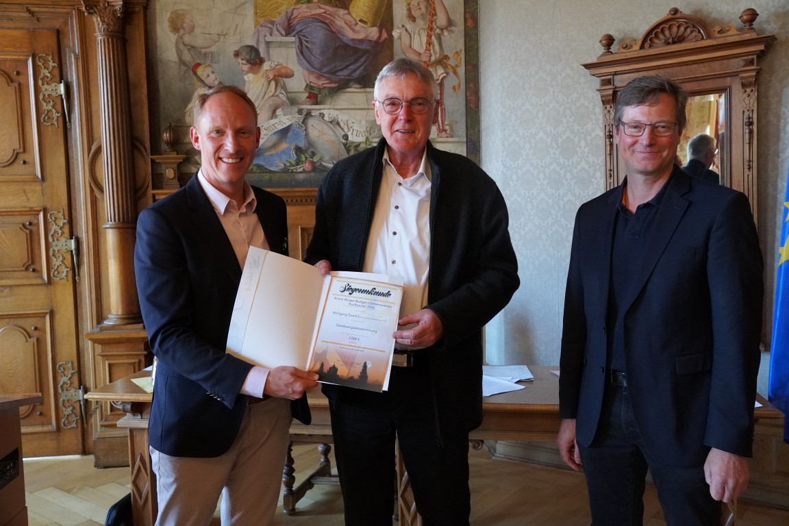 Andreas Bauer, Wolfgang Ewald vom Naturbündnis Wertachtal e. V. und Prof. Dr. med. Stefan Maier