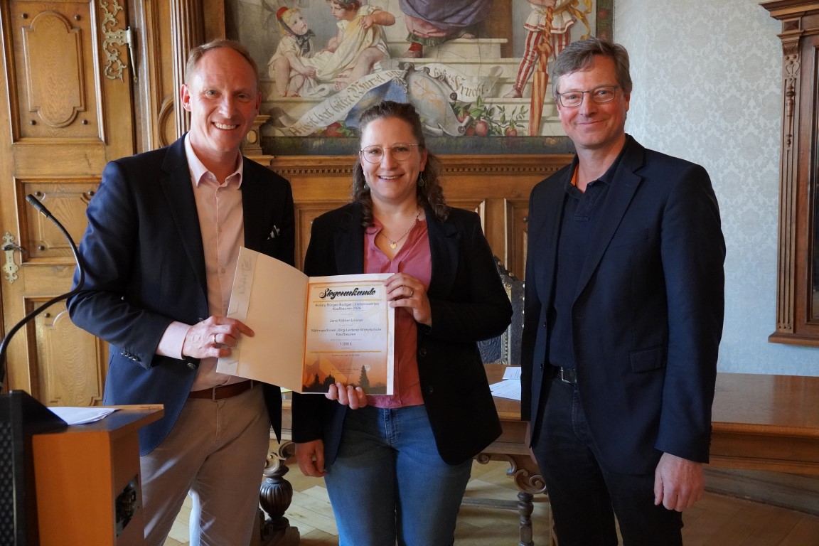 Andreas Bauer, Jana Köbler-Linsner von der Jörg-Lederer-Schule und Prof. Dr. med. Stefan Maier