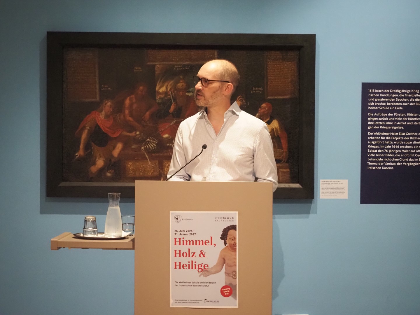 Dr. Tobias Güthner, bei der Eröffnung der Sonderausstellung „Himmel, Holz & Heilige im Juni 2026. Foto: Stadtmuseum Kaufbeuren