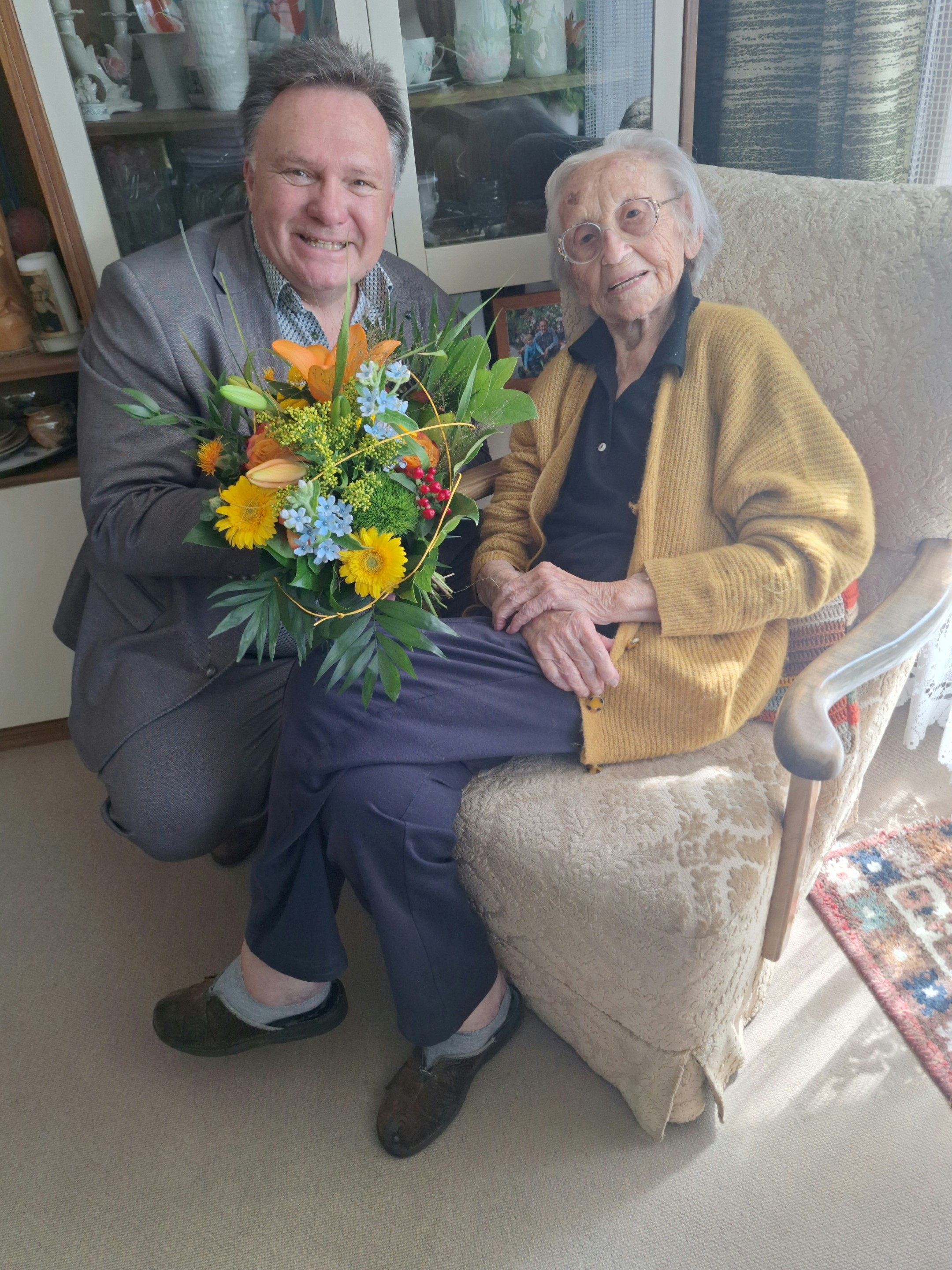 Oberbürgermeister Stefan Bosse mit Margith Hartig.
Foto: Stefan Bosse/Stadt Kaufbeuren