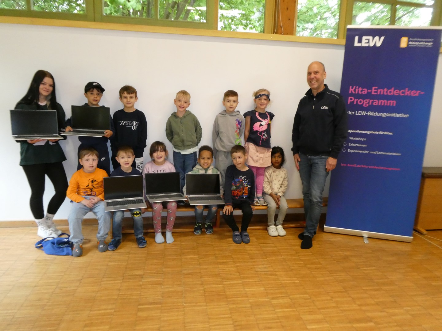 Die Kinder vom Kinderhaus Blattneiweg freuten sich über die Laptops von LEW.
Foto: Beate Eder