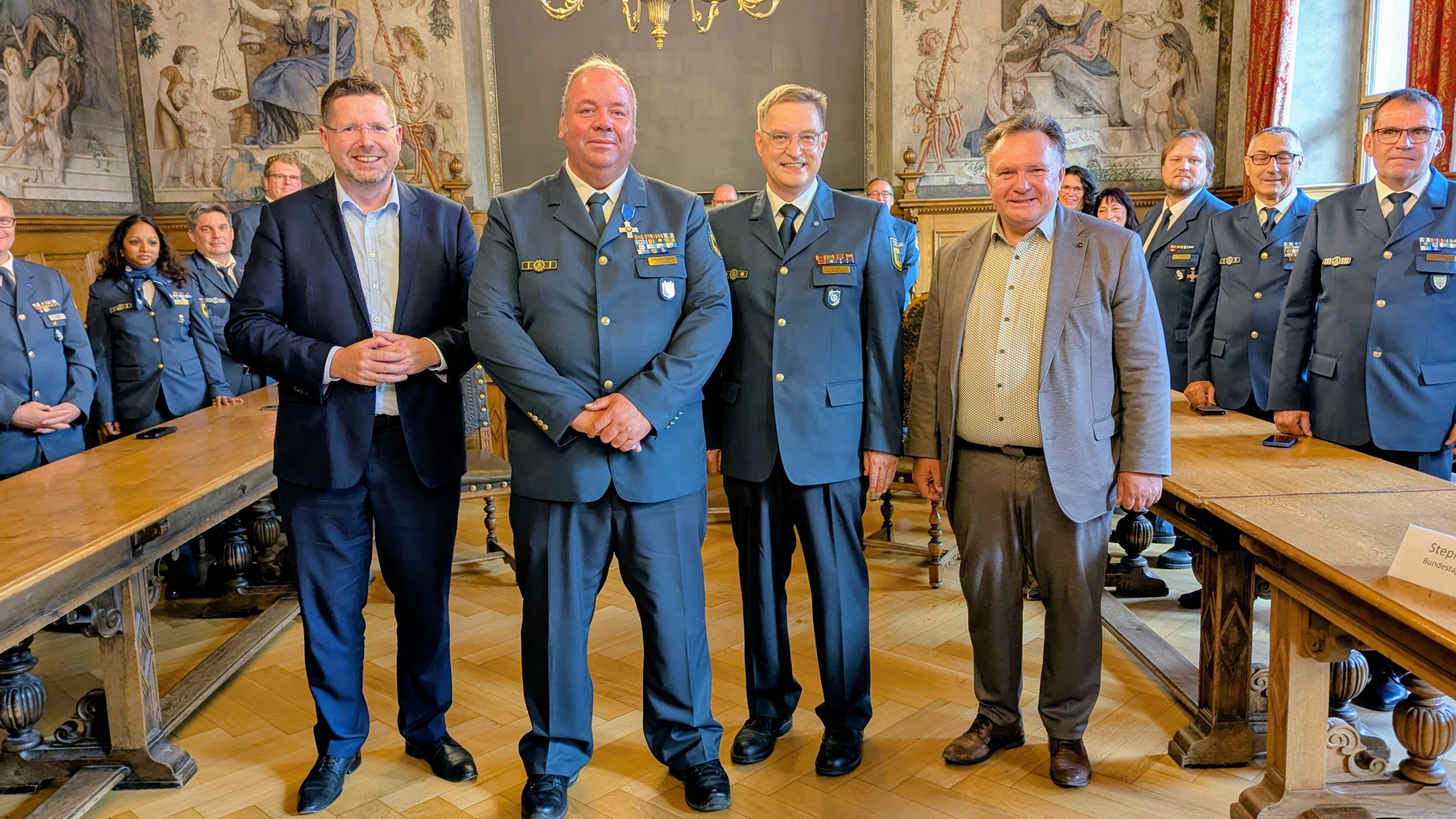 v.l.n.r.: Bundestagsabgeordneter Stephan Stracke, Benjamin Scharpf, Dr. Fritz-Helge Voß, Oberbürgermeister Stefan Bosse.
Foto: Christoph Rothe/Stadt Kaufbeuren